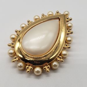 SMB gold tone tear drop simulated pearl brooch